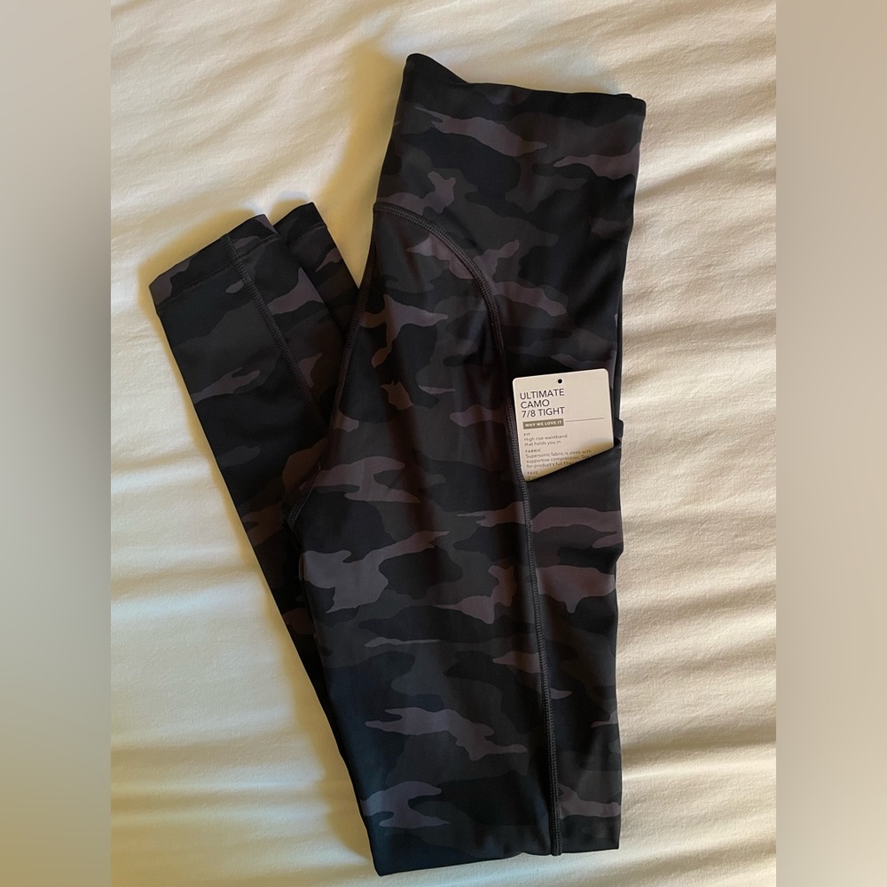 Athleta Ultimate Camo 7/8 tight. Size XST. New with tags ( not attached )
